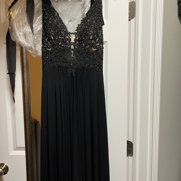 Faviana Gown - Picture 2 of 6